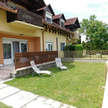 バラトンフェニヴェシュBalatonpart-Lakアパートメント エクステリア 写真