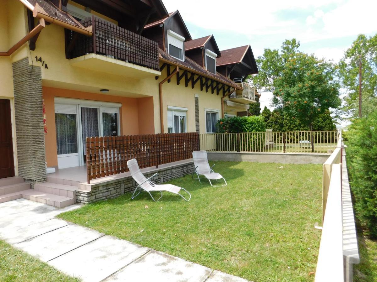 バラトンフェニヴェシュBalatonpart-Lakアパートメント エクステリア 写真