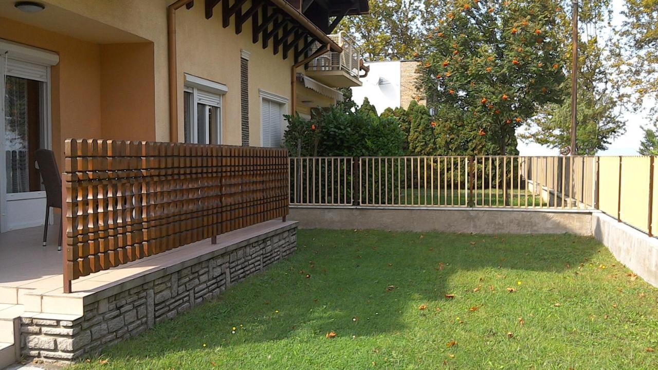 バラトンフェニヴェシュBalatonpart-Lakアパートメント エクステリア 写真